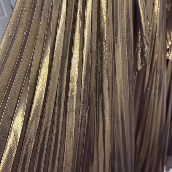 Equipment Macin Pleated Silk-Blend Lamé Midi Dress 8 - Picture 9 of 12